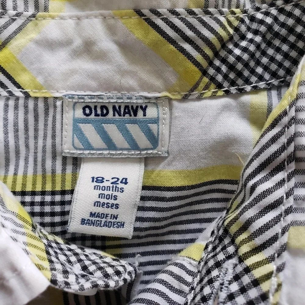 Old Navy toddler boy 18- 24 mos short sleeve butto